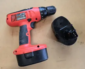 FS1802 BLACK DECKER Firestorm Cordless Drill #2