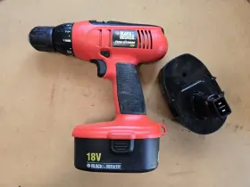 FS1802 BLACK DECKER Firestorm Cordless Drill
